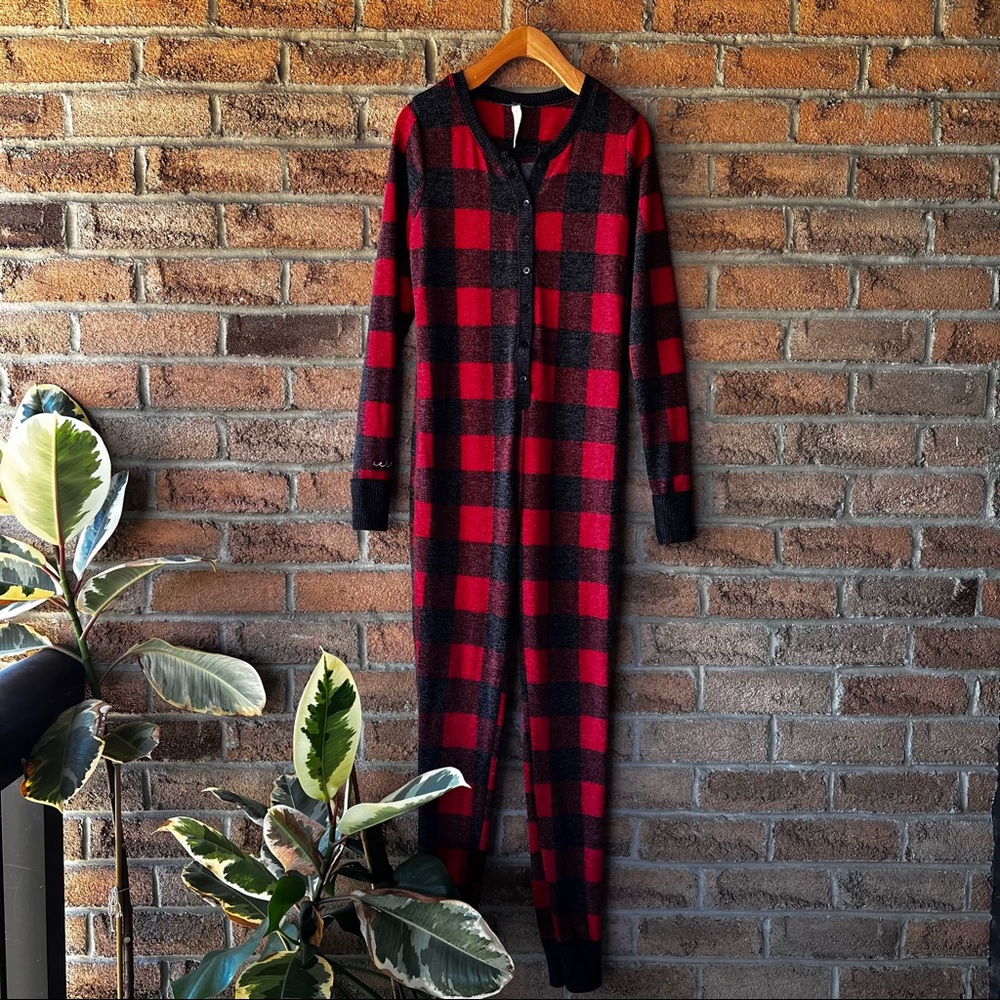 AREOPOSTALE | Multiple Red & black checked long sleeve onesie one piece pyjama - Picture 1 of 5